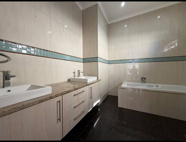 4 BEDROOM HOUSE FOR SALE IN PARKLANDS NORTH